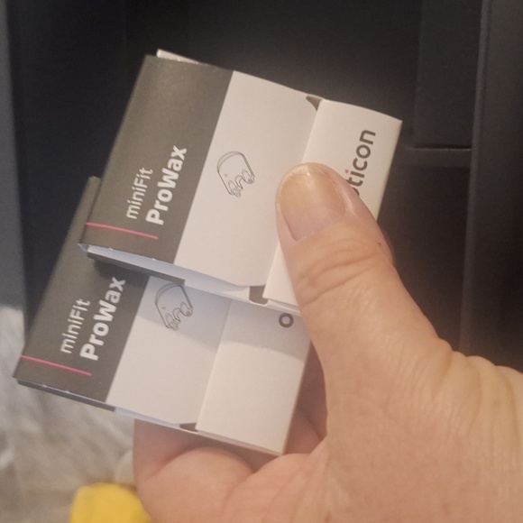 Oticon Hearing Aids: Ruby 2, Zirconz 2 MR-T 312 Traditional Battery Oper… - Picture 9 of 10